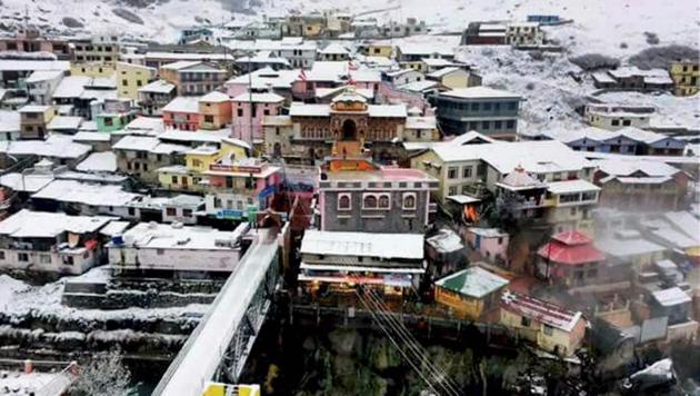 The holy shrine of Badrinath. In Jammu and Kashmir, Leh was the coldest recorded place at minus 11.4 degrees Celsius.(PTI File Photo)