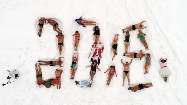 An aerial view shows people dressed as Father Frost, the Russian equivalent of Santa Claus, and Snow Maiden with members of the Cryophile winter swimming club forming a 2018 sign on the bank of the Yenisei River in the Siberian city of Krasnoyarsk, Russia on December 24, 2017. (Ilya Naymushin / REUTERS) An aerial view shows people dressed as Father Frost, the Russian equivalent of Santa Claus, and Snow Maiden with members of the Cryophile winter swimming club forming a 2018 sign on the bank of the Yenisei River in the Siberian city of Krasnoyarsk, Russia on December 24, 2017. (Ilya Naymushin / REUTERS)