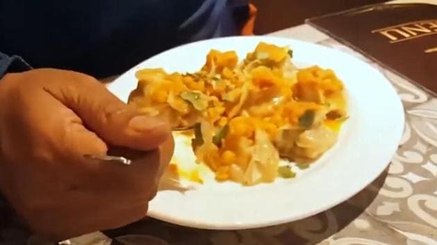 Mantu is a dumpling filled with meat, onions and coriander leaves.(HT Photo)