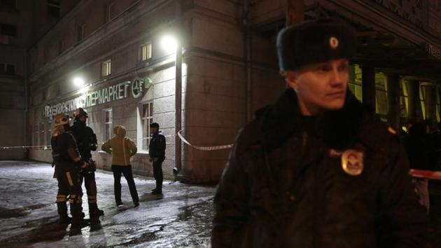 Emergency Ministry members and policemen are seen outside a supermarket after an explosion in St Petersburg, Russia. (Reuters Photo)