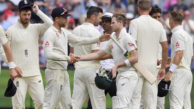 Steve Smith (C) shakes hands with England's Dawid Malan, second left, at the end of the match. (AP)