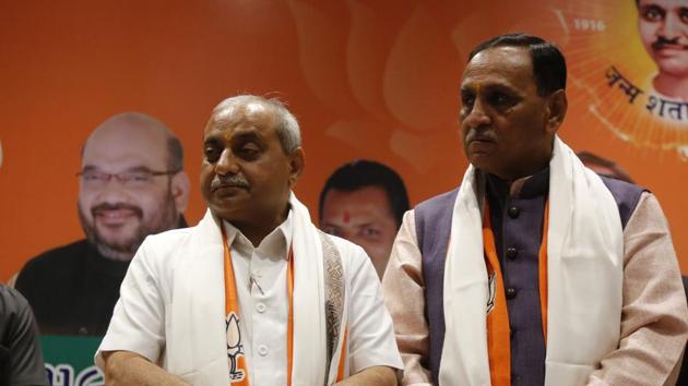 BJP leaders Vijay Rupani (right) and Nitin Patel stand as their names are declared for the post of chief minister and deputy chief minister of Gujarat state after a meeting in Gandhinagar, Dec 22, 2017.(AP Photo)