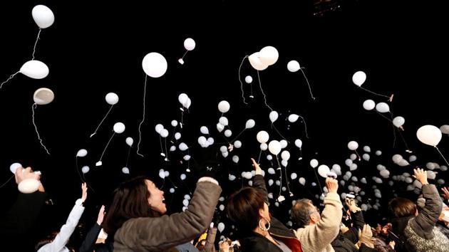People release balloons as they take part in a New Year countdown event in celebrations to ring in 2018 in Tokyo, Japan. (REUTERS) People release balloons as they take part in a New Year countdown event in celebrations to ring in 2018 in Tokyo, Japan. (REUTERS)