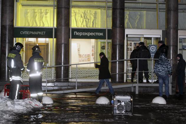 Police stand at the entrance of a supermarket, after an explosion in St.Petersburg, Russia, Thursday, Dec. 28, 2017. (AP) Police stand at the entrance of a supermarket, after an explosion in St.Petersburg, Russia, Thursday, Dec. 28, 2017. (AP)