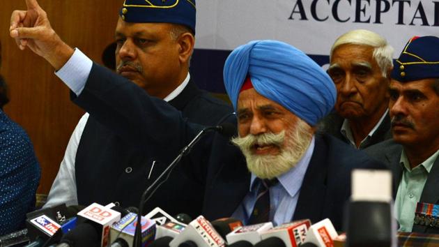 Retired Major General Satbir Singh, chairman of Indian Ex-servicemen Movement, addressing the media during the press conference in Shimla on November 7, 2017. (HT File Photo) Retired Major General Satbir Singh, chairman of Indian Ex-servicemen Movement, addressing the media during the press conference in Shimla on November 7, 2017. (HT File Photo)