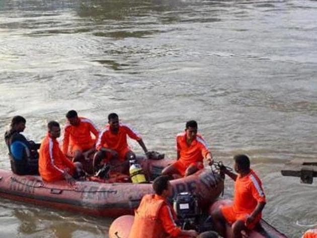 Personnel of National Disaster Response Force and State Disaster Response Force have been pressed into service for rescue operation after the boat mishap in Bhagalpur district.(PTI file photo)