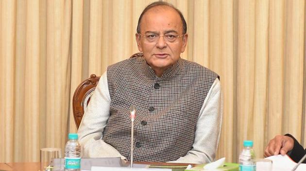 Finance Minister Arun Jaitley chairs a pre-Budget consultation meeting with financial sector regulators, in New Delhi .(PTI)