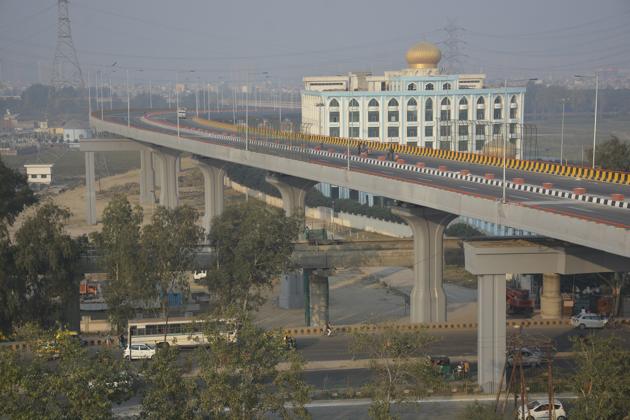 The 10.3km Hindon elevated road is nearing completion in January and will considerably improve connectivity between Ghaziabad and Delhi. (SAKIB ALI/HT PHOTO) The 10.3km Hindon elevated road is nearing completion in January and will considerably improve connectivity between Ghaziabad and Delhi. (SAKIB ALI/HT PHOTO)
