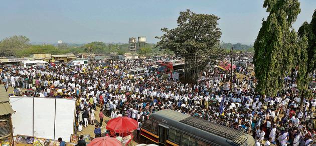 Crowd at the Bhima Koregaon gathering on Sunday. (RAHUL RAUT/HT PHOTO) Crowd at the Bhima Koregaon gathering on Sunday. (RAHUL RAUT/HT PHOTO)