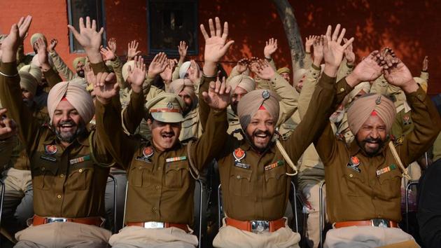Police personnel participate in a ‘laughing session’ during New Year celebrations at the recruitment centre in Jalandhar on Monday. (Pardeep Pandit/HT)