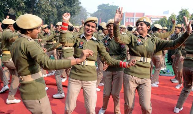 Police personnel dancing during New Year celebrations at the recruitment centre in Jalandhar on Monday. (Pardeep Pandit/HT)
