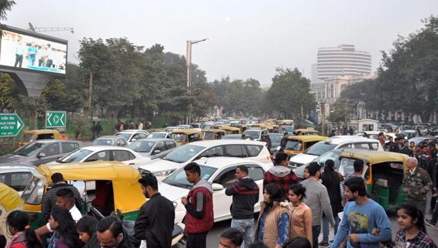 Vehicles move through massive traffic jam at Connaught Place in New Delhi as revellers throng the area to celebrate New Year on Monday.(PTI)