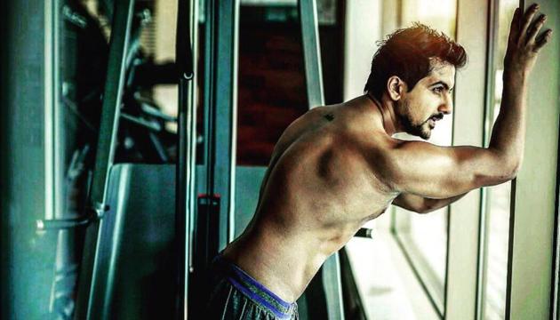 Actor-director Pushkar Jog is bursting with happiness. And he has good reason to: his wife Jasmine recently delivered a healthy baby girl (HTPHOTO) Actor-director Pushkar Jog is bursting with happiness. And he has good reason to: his wife Jasmine recently delivered a healthy baby girl (HTPHOTO)
