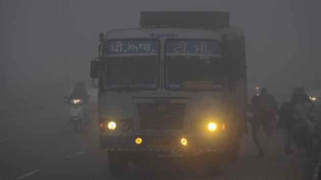 Visibility in Jalandhar dropped to a bare minimum on Tuesday. (Pardeep Pandit/HT) Visibility in Jalandhar dropped to a bare minimum on Tuesday. (Pardeep Pandit/HT)