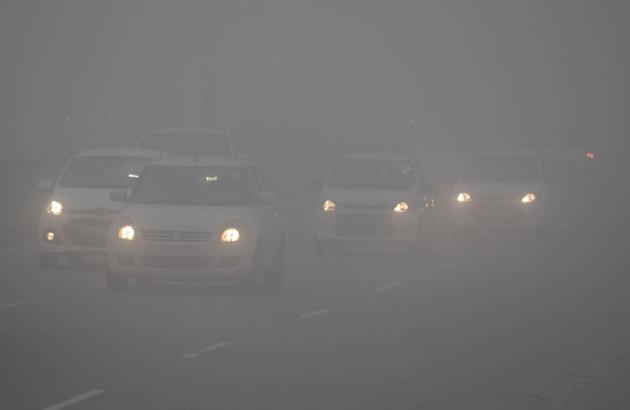 Visibility in Jalandhar dropped to a bare minimum on Tuesday. (Pardeep Pandit/HT) Visibility in Jalandhar dropped to a bare minimum on Tuesday. (Pardeep Pandit/HT)