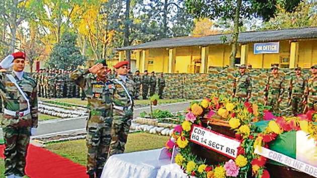 Army officers paying tributes to Sepoy Jagsir Singh at a wreath-laying ceremony in Jammu on Monday (HT Photo) Army officers paying tributes to Sepoy Jagsir Singh at a wreath-laying ceremony in Jammu on Monday (HT Photo)