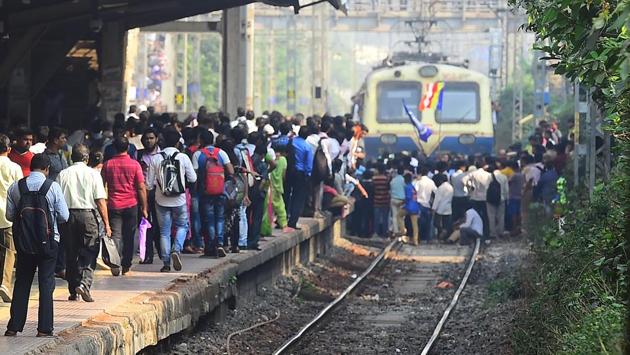Chief minister Devendra Fadnavis called for a judicial probe into the death of Rahul Phatangale, who succumbed to his injuries on Monday evening after being hit with stones during violence near Bhima Koregaon, around 40 kilometres from Pune. Four people were injured in the violence and around 40 vehicles burnt or damaged. (Vijayanand Gupta / HT Photo) Chief minister Devendra Fadnavis called for a judicial probe into the death of Rahul Phatangale, who succumbed to his injuries on Monday evening after being hit with stones during violence near Bhima Koregaon, around 40 kilometres from Pune. Four people were injured in the violence and around 40 vehicles burnt or damaged. (Vijayanand Gupta / HT Photo)