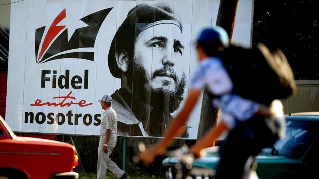 Fidel Castro signed photograph