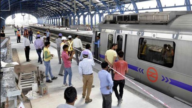 Delhi Metro carries 2.7 million passengers on a 230km-long network. (HT File Photo) Delhi Metro carries 2.7 million passengers on a 230km-long network. (HT File Photo)