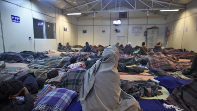 Of Delhi’s approximately 20,000 homeless men, women and children, around 13,000 stay in these mat-lined shelters across the city. The movie screening had been organised as part of a New Years’ Eve celebration for them. (Burhaan Kinu / HT Photo) Of Delhi’s approximately 20,000 homeless men, women and children, around 13,000 stay in these mat-lined shelters across the city. The movie screening had been organised as part of a New Years’ Eve celebration for them. (Burhaan Kinu / HT Photo)