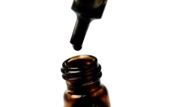 Crude oil is dispensed into a bottle in this illustration photo June 1, 2017. (Reuters) Crude oil is dispensed into a bottle in this illustration photo June 1, 2017. (Reuters)