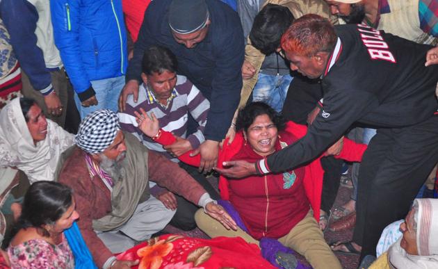 Grieving family members of Varinder Kumar (top right) who was killed in a fight on the night of New Year’s. The victim and his friend went to buy milk from a spot near the ISBT. (Gurpreet Singh/HT) Grieving family members of Varinder Kumar (top right) who was killed in a fight on the night of New Year’s. The victim and his friend went to buy milk from a spot near the ISBT. (Gurpreet Singh/HT)