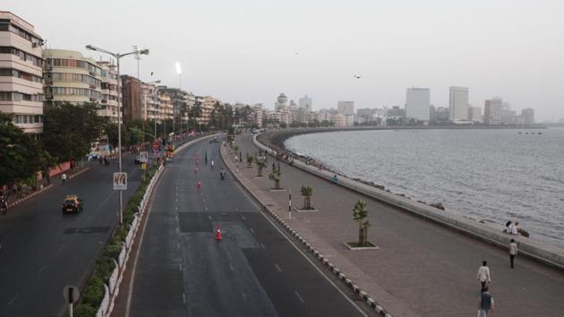 The civic body plans to begin work on eight major projects, most significant of which is the 29.2-km long coastal road connecting the island city to the western suburbs. (HT FILE) The civic body plans to begin work on eight major projects, most significant of which is the 29.2-km long coastal road connecting the island city to the western suburbs. (HT FILE)