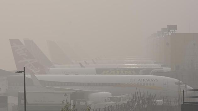 Dense fog and low visibility at the Indira Gandhi International Airport led to the cancellation of many flights in New Delhi.(Burhaan Kinu/HT PHOTO)