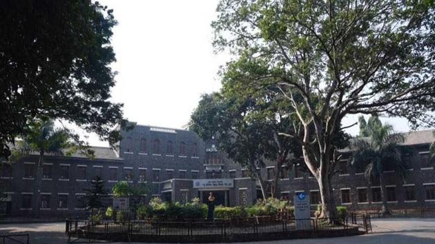 New English School on Tilak road wore a completely deserted look today. (HT Photo) New English School on Tilak road wore a completely deserted look today. (HT Photo)