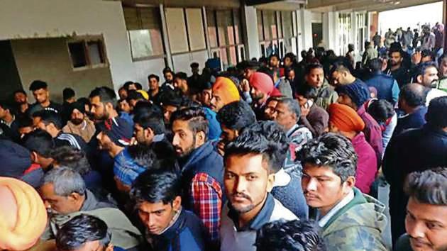 The Chandigarh district courts complex in Sector 43 witnessed a huge rush of traffic offenders on Tuesday. At least 250 challans issued in the run-up to New Year’s Eve were disposed of. (HT Photo) The Chandigarh district courts complex in Sector 43 witnessed a huge rush of traffic offenders on Tuesday. At least 250 challans issued in the run-up to New Year’s Eve were disposed of. (HT Photo)