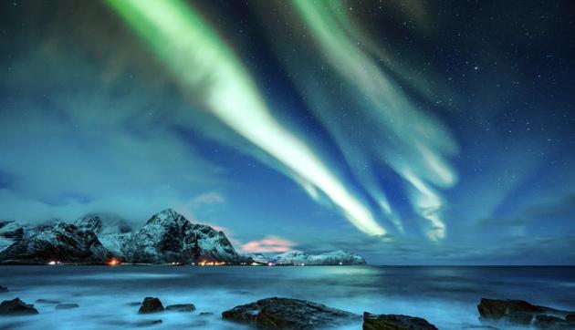 Take a Northern Lights tour in Iceland, and check it off your bucket list.(Shutterstock)