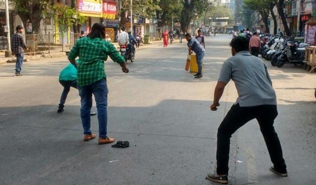 Youngsters play cricket on the deserted MG Road near Mulund station on Wednesday. (Pratik Salunke/HT Photo) Youngsters play cricket on the deserted MG Road near Mulund station on Wednesday. (Pratik Salunke/HT Photo)