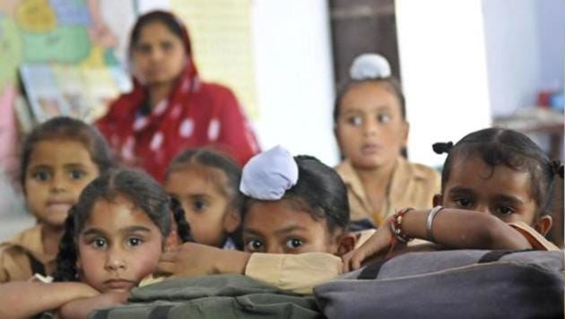 The school education department will introduce the English medium in about 800 primary, and 1,953 middle, secondary and senior secondary schools. (HT File/Representative image) The school education department will introduce the English medium in about 800 primary, and 1,953 middle, secondary and senior secondary schools. (HT File/Representative image)