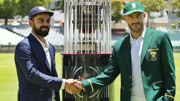 Virat Kohli (L) and Faf du Plessis during the unveiling of the Freedom Series trophy on Wednesday. The first India vs South Africa Test in Cape Town will begin on January 5.(BCCI)