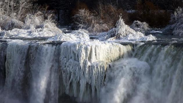 The torrent of arctic air that poured into the US last week appears to tighten its grip as a rare winter storm dumped snow on Miami for the first time in three decades and snarled travel, while New England braces for a “bombogenesis” blizzard forecast to bring heavy snow on Thursday. (Aaron Lynett / The Canadian Press via AP) The torrent of arctic air that poured into the US last week appears to tighten its grip as a rare winter storm dumped snow on Miami for the first time in three decades and snarled travel, while New England braces for a “bombogenesis” blizzard forecast to bring heavy snow on Thursday. (Aaron Lynett / The Canadian Press via AP)