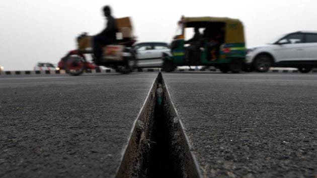 Gaps were spotted on Akshardham flyover in New Delhi on Tuesday. (Mohd Zakir / Hindustan Times) Gaps were spotted on Akshardham flyover in New Delhi on Tuesday. (Mohd Zakir / Hindustan Times)