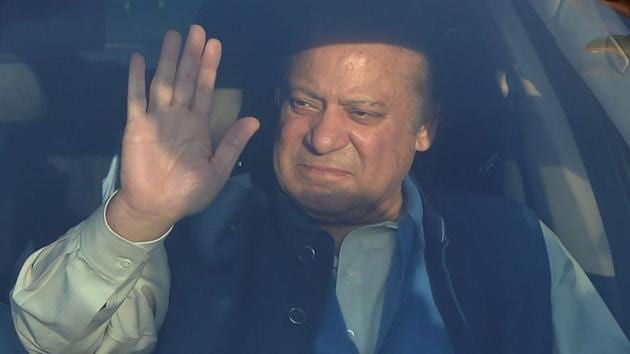 Ousted Pakistani prime minister Nawaz Sharif waves as he leaves an anti-graft court after an appearance to face corruption charges in Islamabad on December 4, 2017. (AFP Photo) Ousted Pakistani prime minister Nawaz Sharif waves as he leaves an anti-graft court after an appearance to face corruption charges in Islamabad on December 4, 2017. (AFP Photo)
