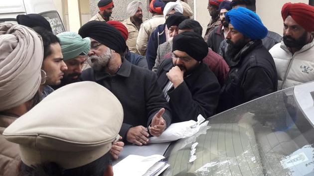 Family members and relatives at the Amritsar civil hospital, waiting to receive the body of Inderpreet Singh Chadha, in Amritsar on Thursday. (Sameer Sehgal/HT) Family members and relatives at the Amritsar civil hospital, waiting to receive the body of Inderpreet Singh Chadha, in Amritsar on Thursday. (Sameer Sehgal/HT)