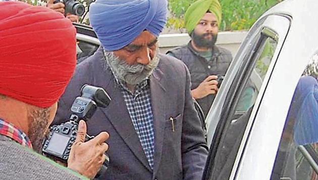 Inderpreet Singh killed self with his licensed revolver in his SUV. An official examining the weapon in Amritsar on Wednesday. (HT Photo) Inderpreet Singh killed self with his licensed revolver in his SUV. An official examining the weapon in Amritsar on Wednesday. (HT Photo)