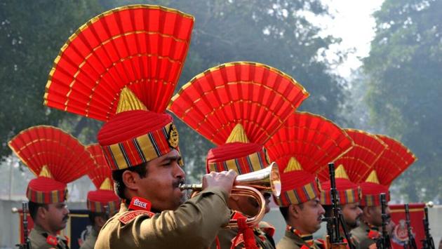 The Border Security Force (BSF) officers during Head Constable R. P. Hazra’s wreath-laying ceremony in Jammu. He was killed by a Pakistani sniper on Wednesday in unprovoked firing at the international border in Jammu and Kashmir’s Samba sector, triggering a heavy gun fight between the two countries. (Nitin Kanotra / HT Photo)