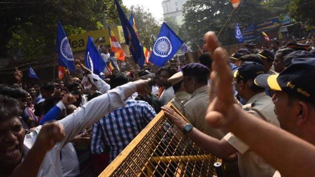 Protests turned violent in various parts of Mumbai on Wednesday. (Satish Bate/HT Photo) Protests turned violent in various parts of Mumbai on Wednesday. (Satish Bate/HT Photo)