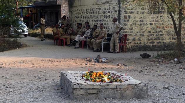 Samadhi of Govind Mahar Gaikwad at Vadhu Budruk after the violence in Pune, on January 2, 2018. (PRATHAM GOKHALE/HT PHOTO) Samadhi of Govind Mahar Gaikwad at Vadhu Budruk after the violence in Pune, on January 2, 2018. (PRATHAM GOKHALE/HT PHOTO)