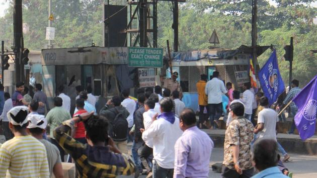 The incidents that took place at Vadhu Budruk last week and later at Bhima-Koregaon have led to tensions among communities in the state. (PRAMOD THAKUR/HT) The incidents that took place at Vadhu Budruk last week and later at Bhima-Koregaon have led to tensions among communities in the state. (PRAMOD THAKUR/HT)