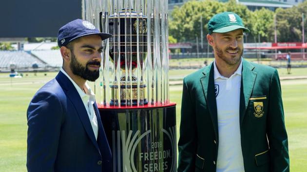 Indian cricket team captain Virat Kohli(L) and South Africa's captain Faf du Plessis (R) pose with the 2018 Freedom Series Trophy at the Newlands Cricket Ground in Cape Town.(AFP)