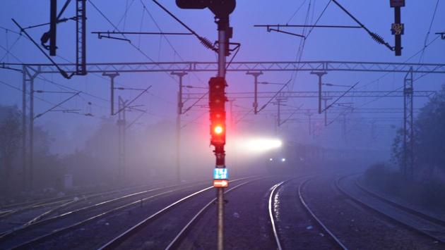 Heavy fog shrouded the national capital yet again on Thursday morning, delaying about 20 flights and 49 trains, according to reports. As many as 13 trains were also rescheduled and 12 cancelled due to foggy conditions. (Sanchit Khanna / HT Photo)