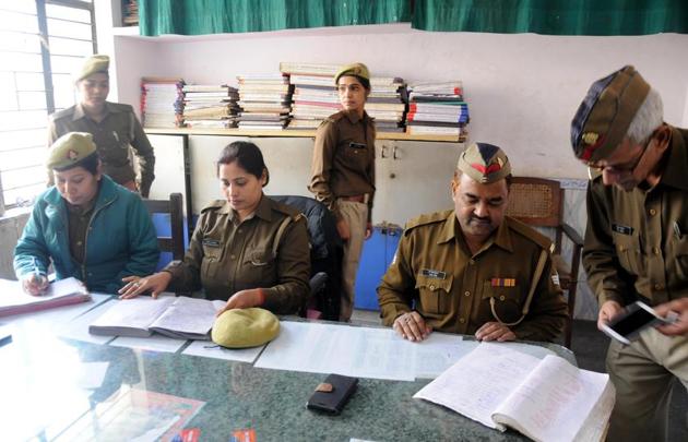 Cops at Gudamba police station making preparations ahead of the inspection by IG JN Singh, in Lucknow. (Dheeraj Dhawan/HT Photo) Cops at Gudamba police station making preparations ahead of the inspection by IG JN Singh, in Lucknow. (Dheeraj Dhawan/HT Photo)