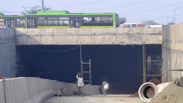 The Sector 94 underpass will help in addressing the traffic congestion witnessed by the motorists near Kalindi Kunj bridge, which connects South Delhi with Noida. (Sunil Ghosh/HT Photo) The Sector 94 underpass will help in addressing the traffic congestion witnessed by the motorists near Kalindi Kunj bridge, which connects South Delhi with Noida. (Sunil Ghosh/HT Photo)