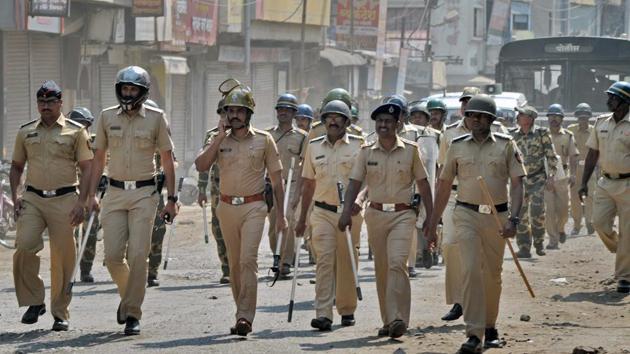 Police patrol the streets in Sangli after Dalits called for a Maharashtra Bandh to protest over Bhima Koregaon violence on Wednesday.(PTI)