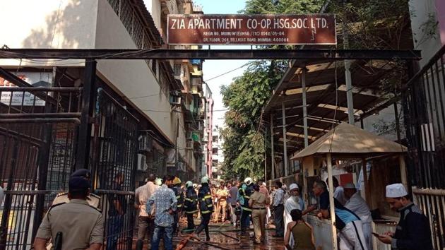 A fire broke out at Nagpada’s Zia building located on Bellasis Road in Mumbai Central. (Kunal Patil / HT Photo) A fire broke out at Nagpada’s Zia building located on Bellasis Road in Mumbai Central. (Kunal Patil / HT Photo)