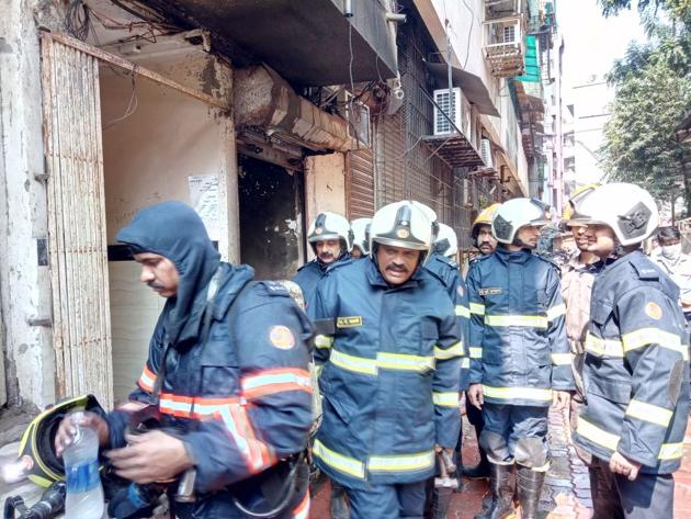 The blaze started in the basement of the seven-storey building, Zia Apartments, and left five people stranded on the above floors before the fire brigade rescued them. (Kunal Patil/HT Photo) The blaze started in the basement of the seven-storey building, Zia Apartments, and left five people stranded on the above floors before the fire brigade rescued them. (Kunal Patil/HT Photo)